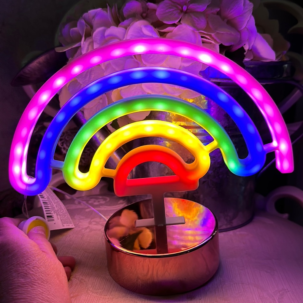 LED RAINBOW LIGHT 3 AA batteries (not included)